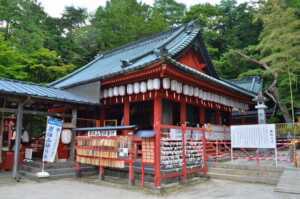 Wikipediaより：日光二荒山神社　中宮祠 拝殿（重要文化財）　